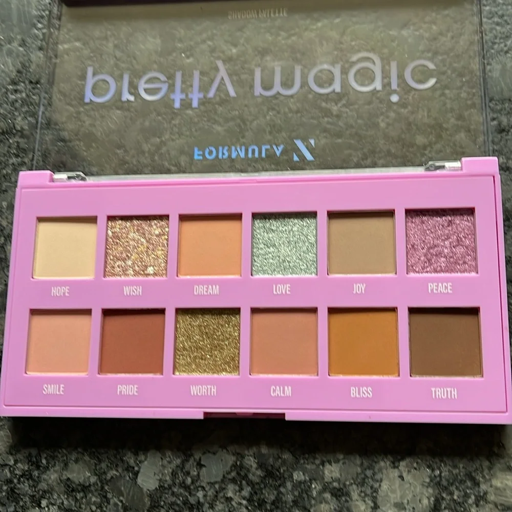 Formula Z Pretty Magic Eyeshadow Palette 12 very pretty shadows